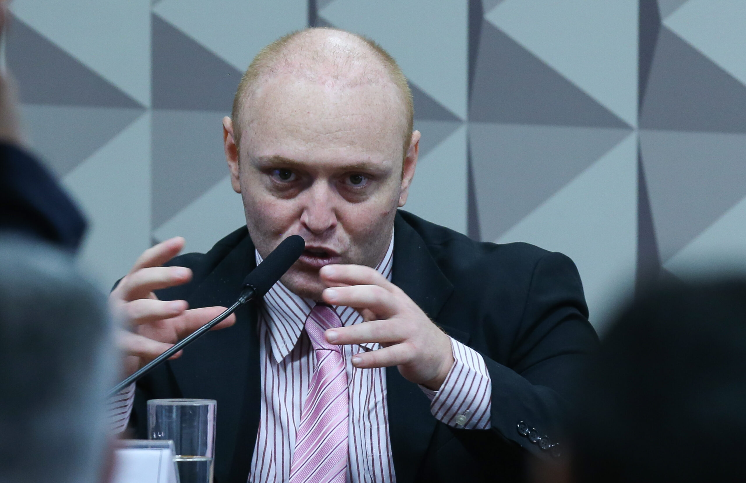 A Voz do Debate: Político em Discurso Público