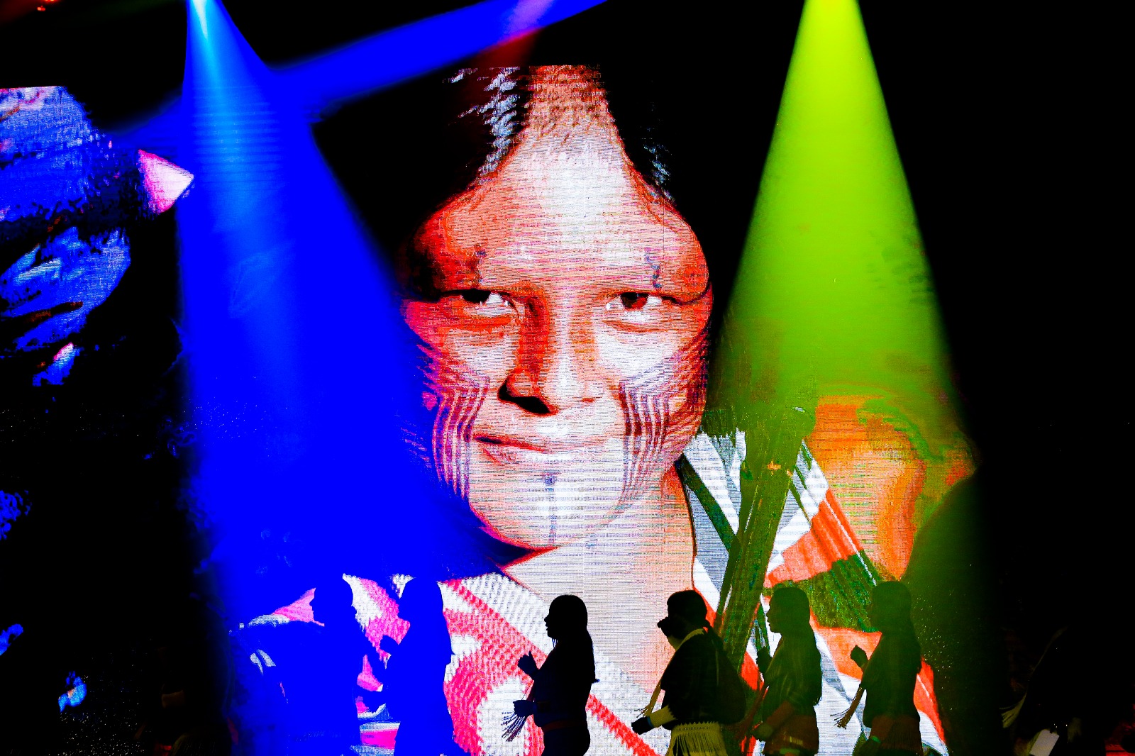 Rosto Indígena Projetado: Cultura e Visibilidade no Palco