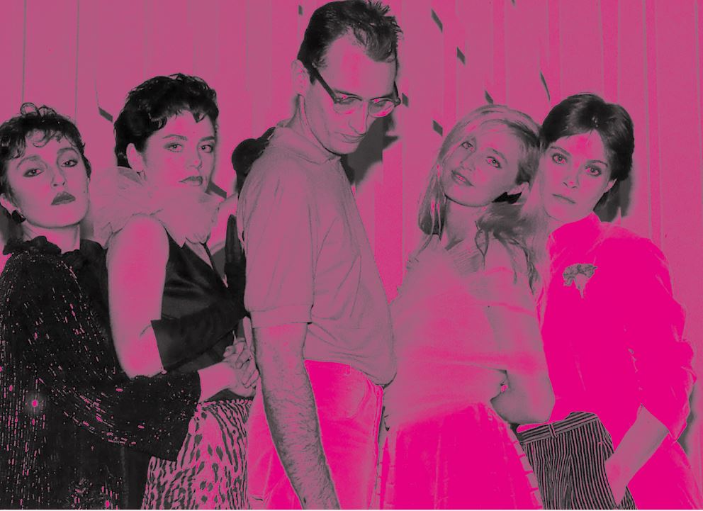 Grupo Jovem Estilo Anos 80 em Tom Rosa Vibrante