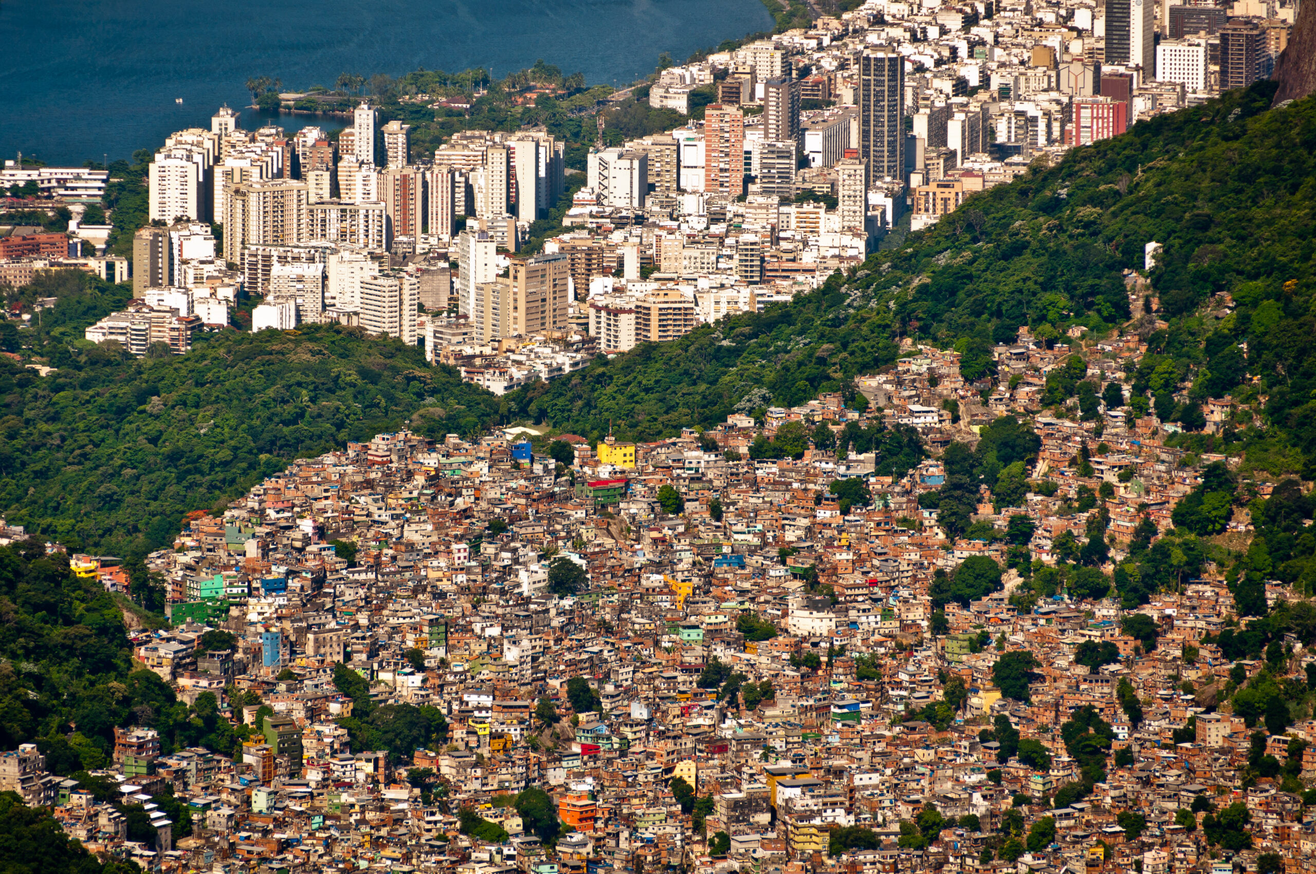 Segregação Urbana no Rio de Janeiro: Favela e Cidade Formal