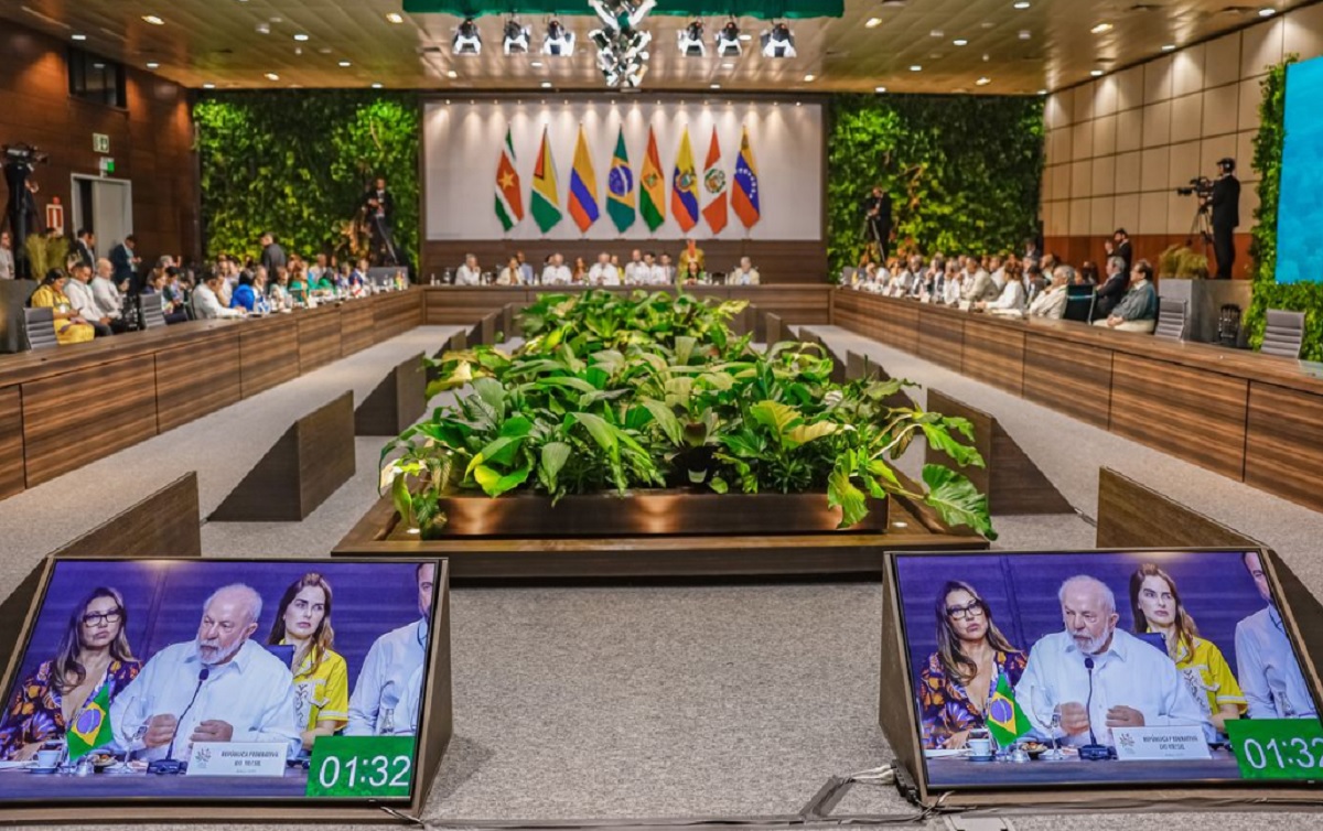 Cúpula da Amazônia: Líderes em Discussão sobre o Futuro da Floresta