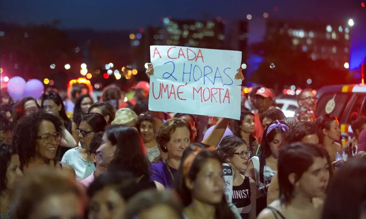 Protesto Feminista: A Cada 2 Horas Umae' Morta