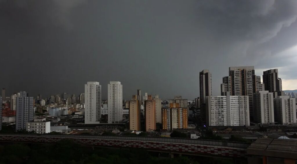 Milhões ficam sem luz em São Paulo por mais de 48h; Governo garante o Enem  - Fundação Perseu Abramo