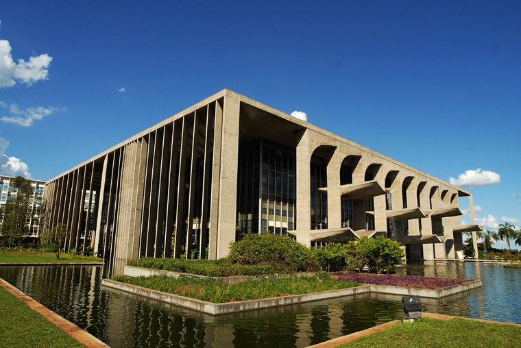 Palácio da Justiça de Brasília: Arquitetura Moderna e Poder.