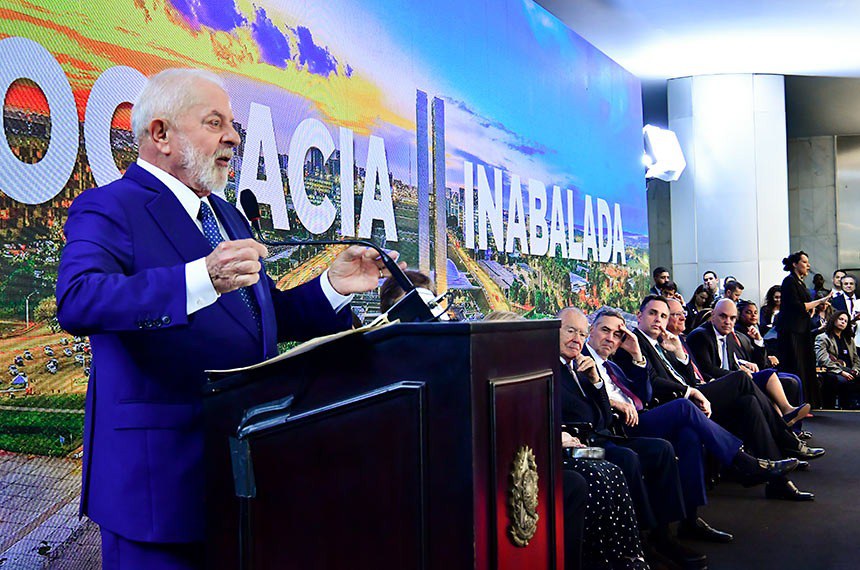 Lula discursa sobre Democracia Inabalada em evento oficial