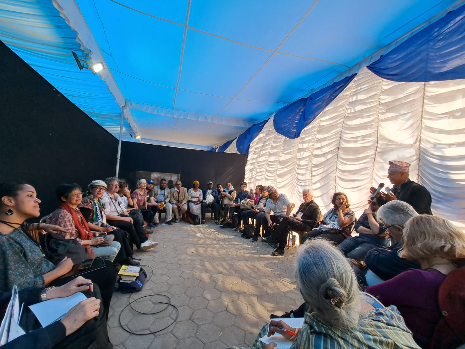 Diálogo Diverso: Encontro e Troca de Ideias sob a Tenda