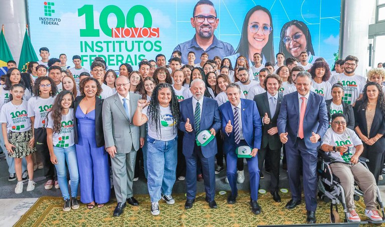 Lula e Alckmin celebram 100 Novos Institutos Federais
