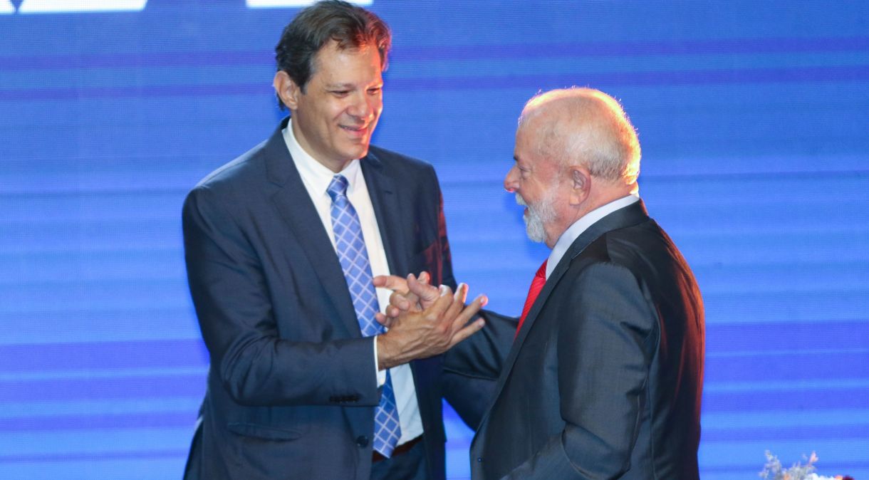 Lula e Haddad: Encontro de Líderes com Sorrisos