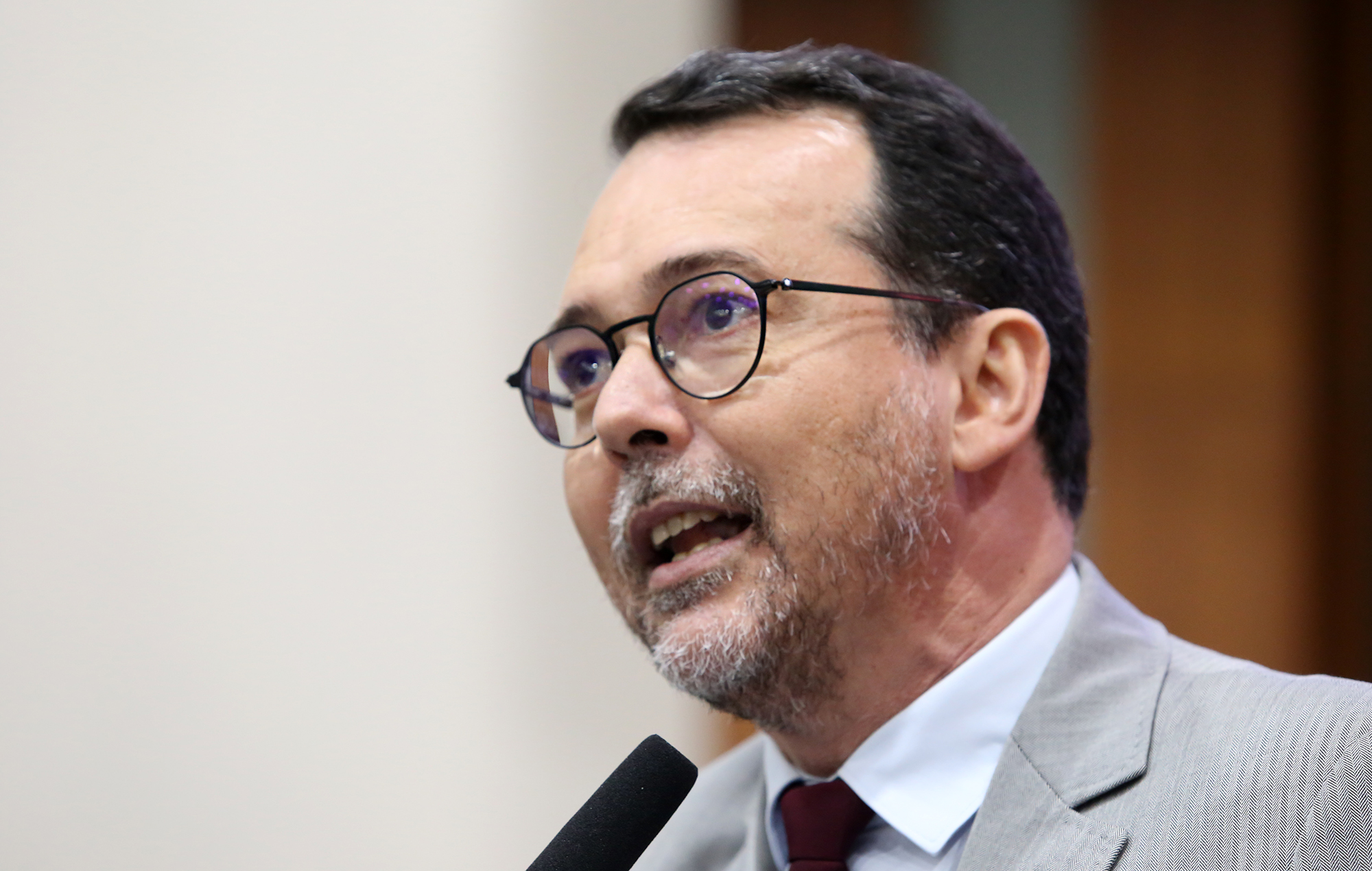 Orador em destaque: Discurso, debate e análise política