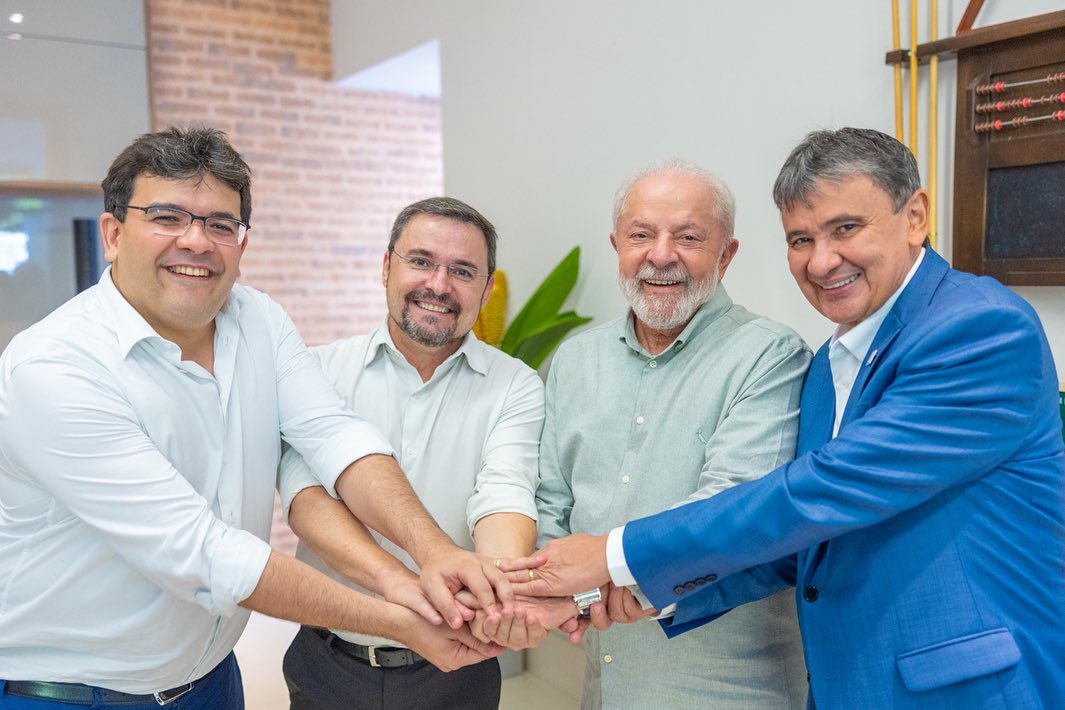 Encontro Político: Lula e Aliados em Gesto de Unidade