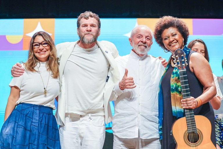 Lula, Irandhir Santos e Artistas: Celebração da Cultura Brasileira