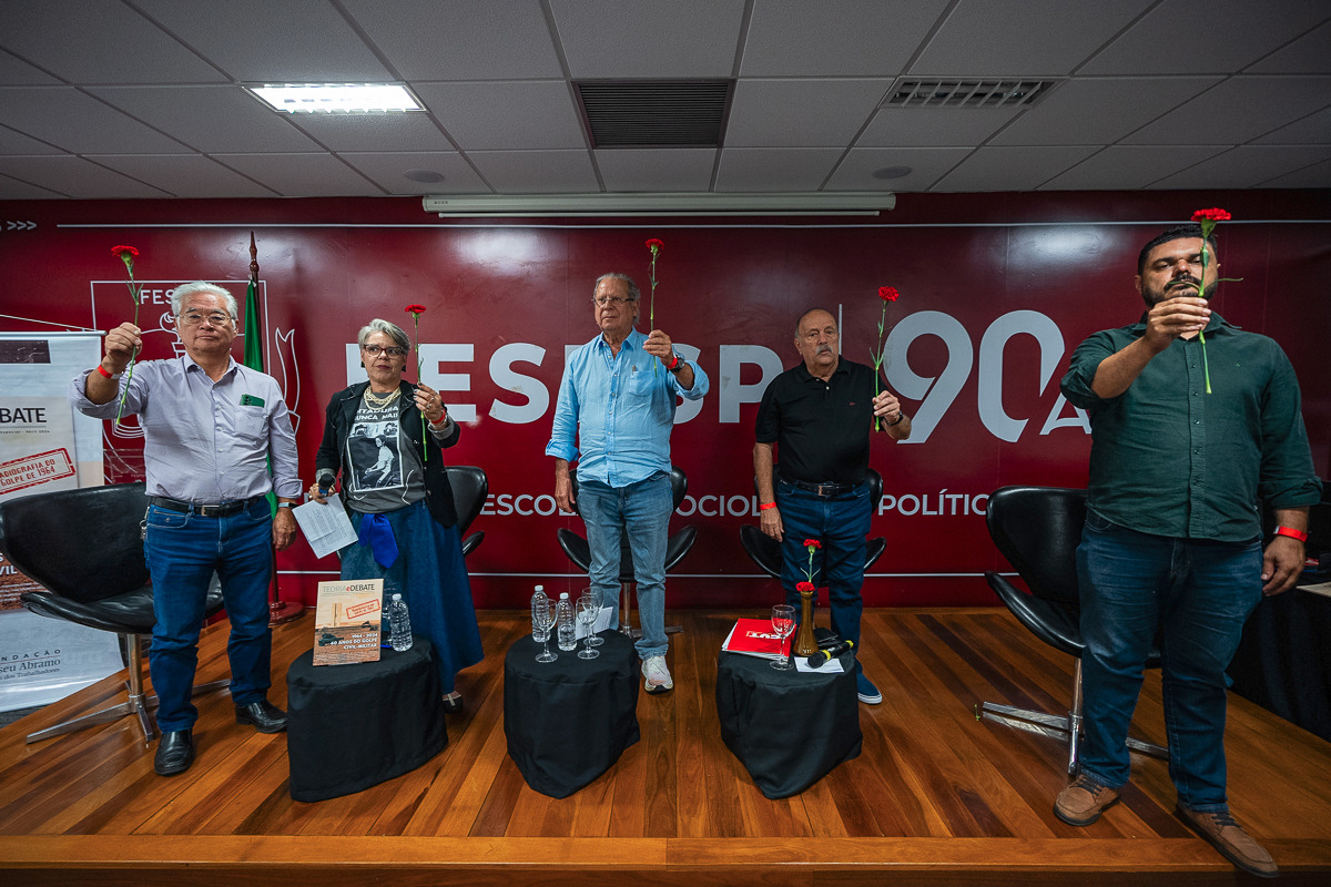 Personalidades com Cravos em Debate FESPSP 90 Anos