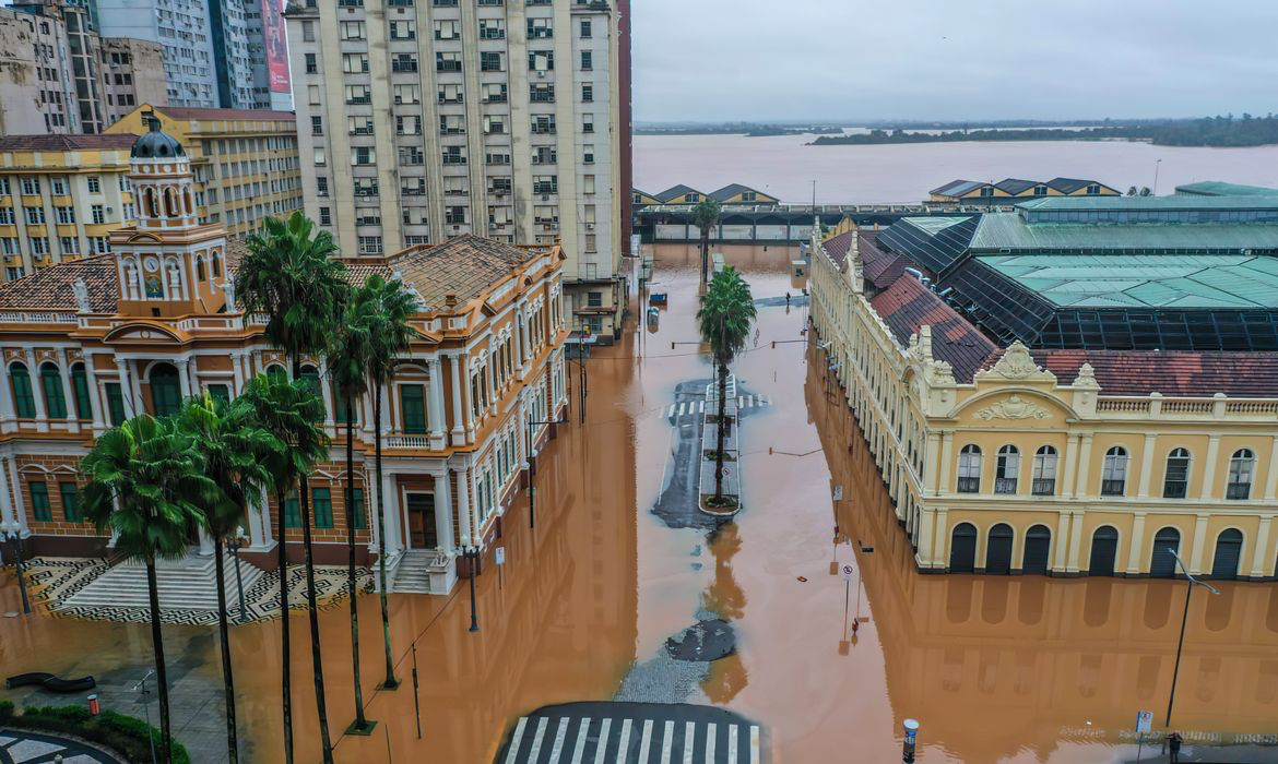 Cidade Histórica Submersa: Impacto da Enchente Urbana