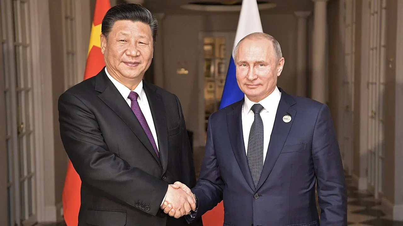 Xi Jinping e Vladimir Putin: Aperto de Mãos Histórico
