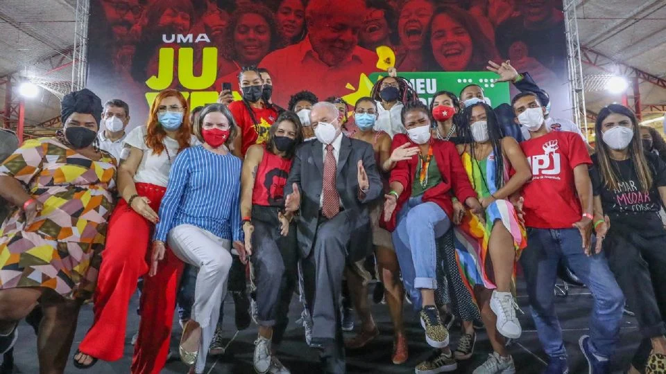 Lula e Juventude: Encontro Vibrante e Otimista