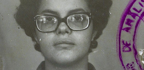 Retrato de Mulher com Óculos em Foto Documento Antiga