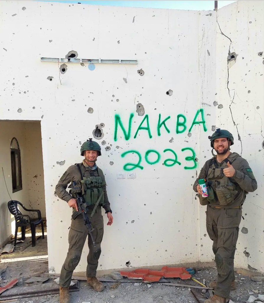Soldados israelenses marcam "Nakba 2023" em edifício destruído