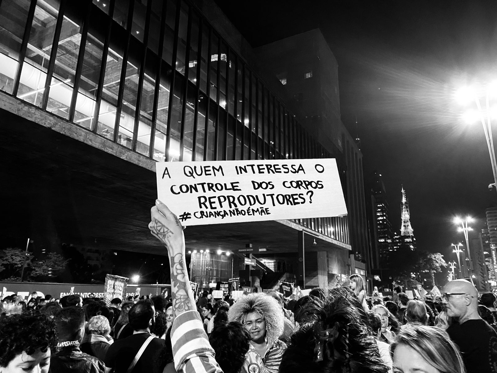 Protesto Noturno: Direitos Reprodutivos e Criança Não É Mãe