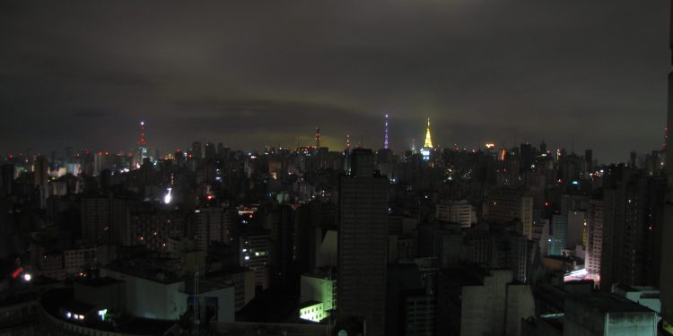 Luzes Noturnas da Metrópole