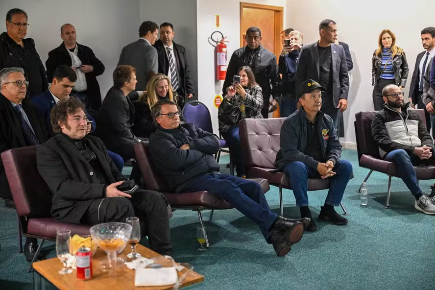 Bolsonaro e Milei em Encontro Político Informal