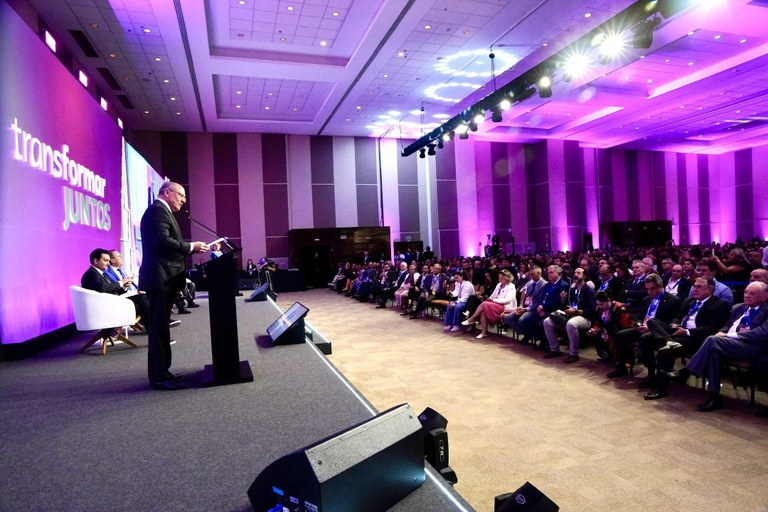 Conferência: Liderança, Colaboração e Transformação em Debate