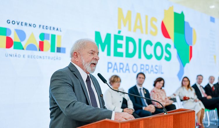 Lula lança Mais Médicos para o Brasil