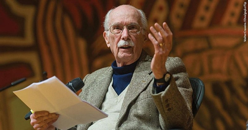 Intelectual Sênior em Discurso: Sabedoria e Conhecimento