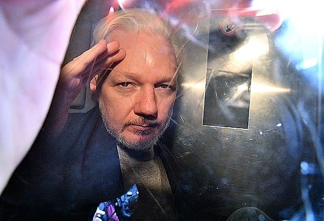 Assange, jornalista da verdade, herói dos tempos da internet
