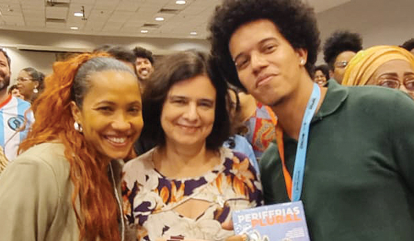 Lançamento do Livro 'Periferias Plurais' em Evento Cultural