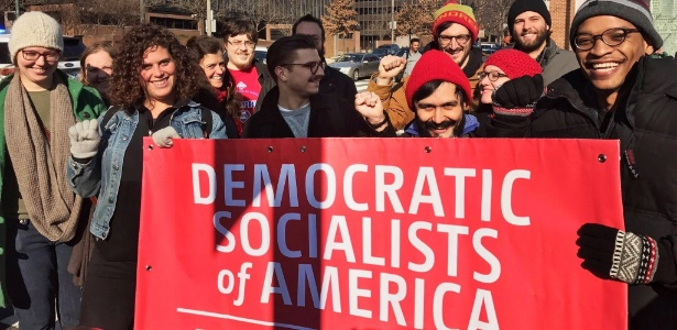 Jovens Ativistas Socialistas da América em Manifestação