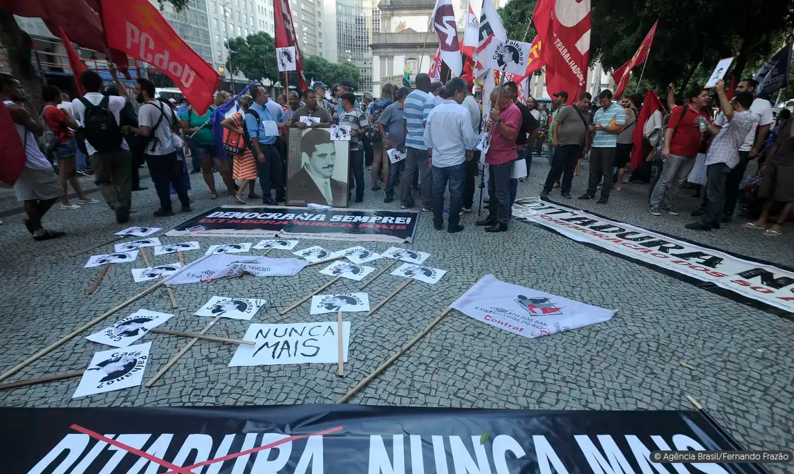 Manifestação Popular: Democracia Sempre, Ditadura Nunca Mais