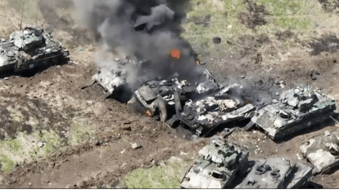 Veículos Militares Destruídos e Incendiados: Consequências da Guerra