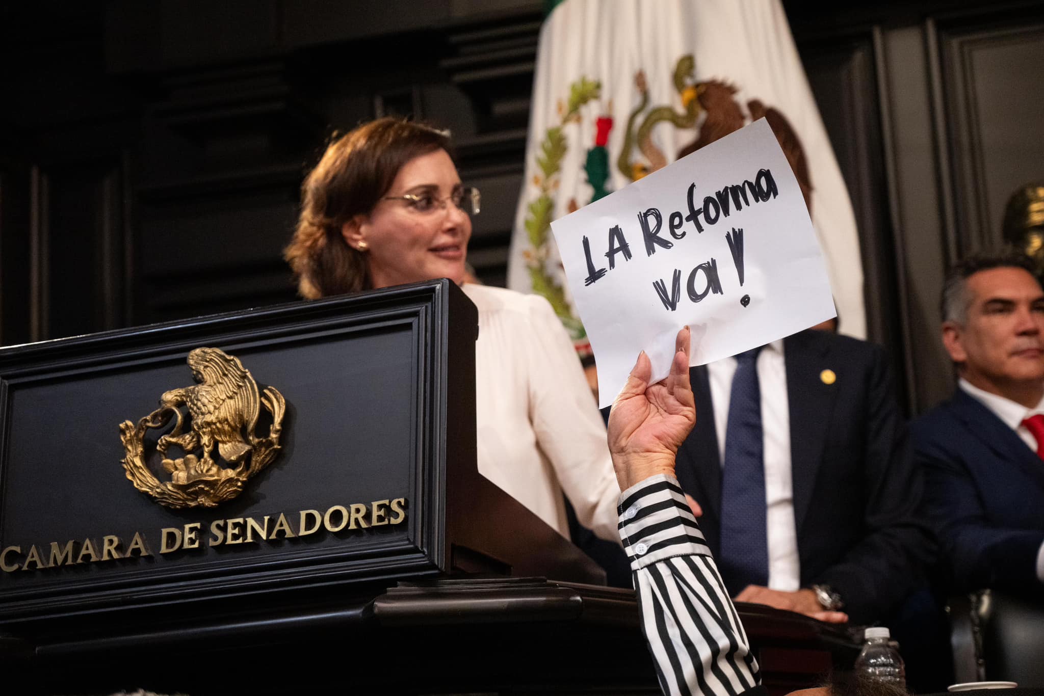 Protesto "La Reforma Va!" no Senado Mexicano