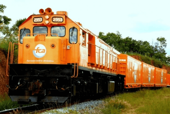 Trem FCA Laranja: Locomotiva e Vagões de Carga
