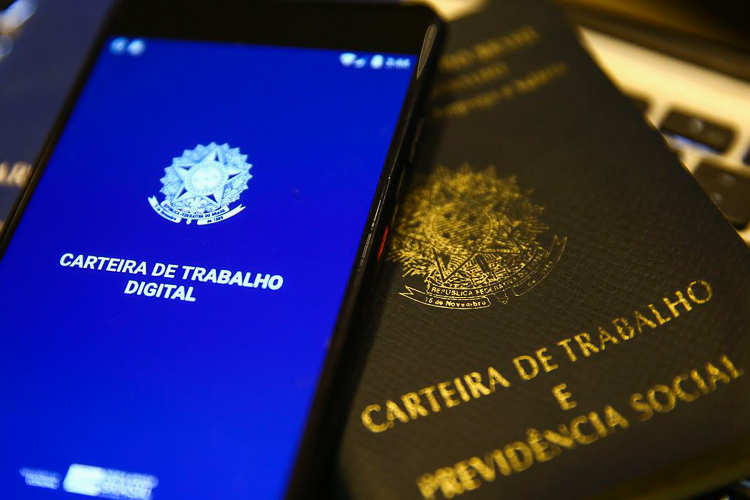 Carteira de Trabalho Digital e Física: Transição no Brasil