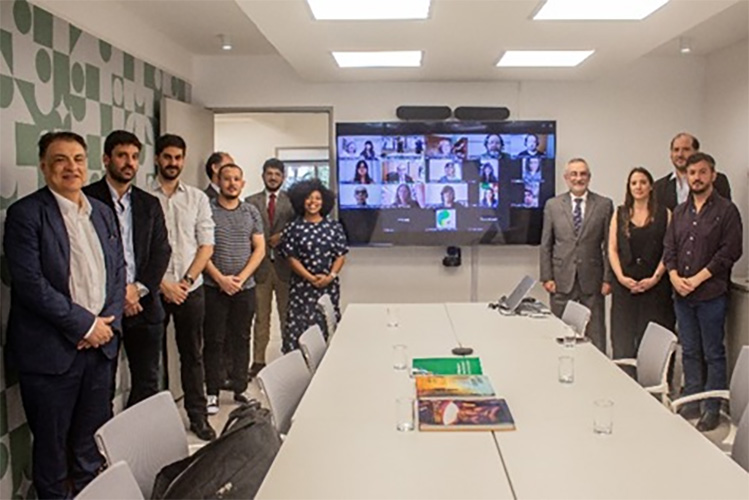 Equipe FPA em Reunião Híbrida de Colaboração
