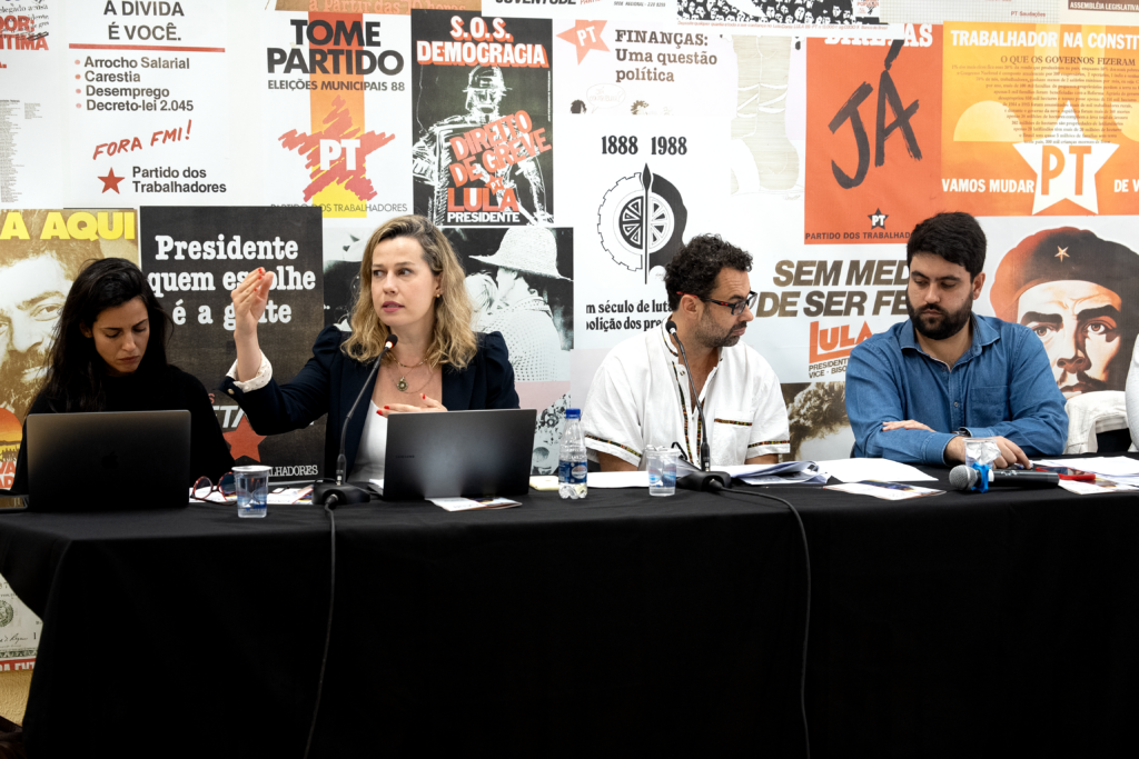 Painel de Debates: Política, História e Democracia.