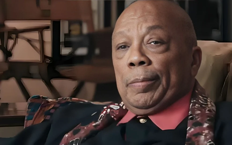 Quincy Jones: Olhar Contemplativo de um Ícone Musical