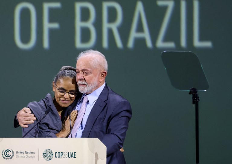 Lula e Marina Silva: Emoção e Compromisso Climático na COP28