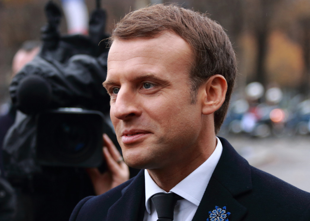 Emmanuel Macron: Perfil Presidencial em Evento Público