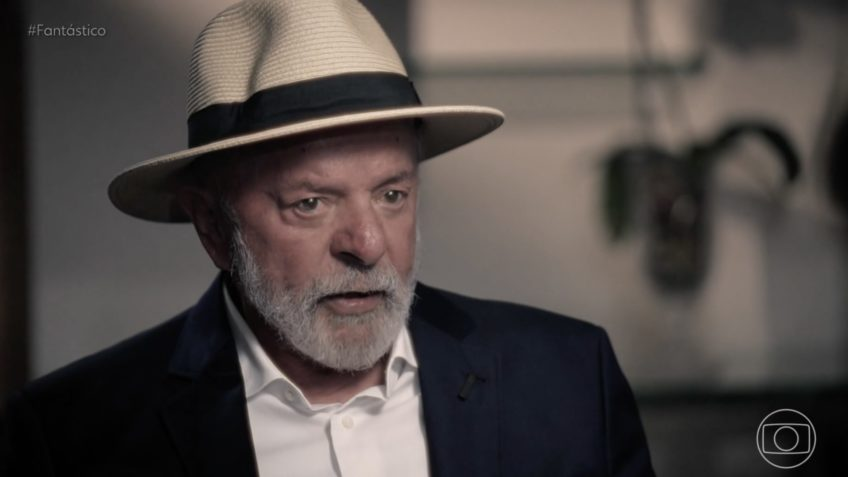 Lula de Chapéu em Entrevista: Força e Reflexão