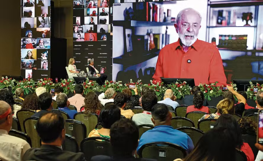 Lula discursa em evento híbrido da Fundação Perseu Abramo