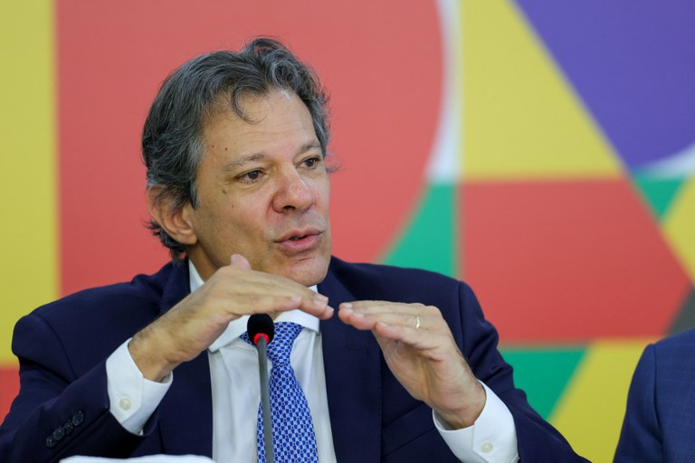 Fernando Haddad em coletiva: Discurso e Gesto