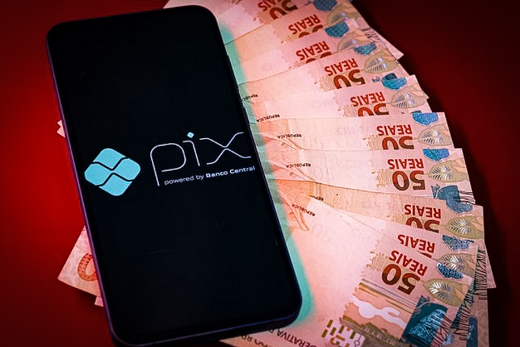 Pix e Dinheiro Físico: A Nova Economia Digital Brasileira