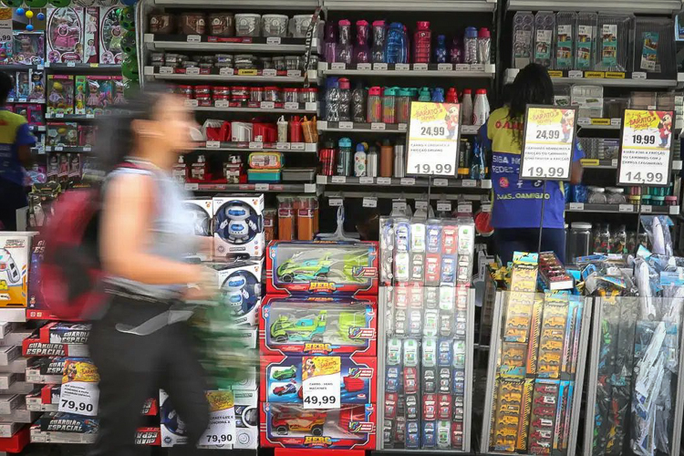 Comércio e Consumo: Cotidiano em Loja de Departamentos