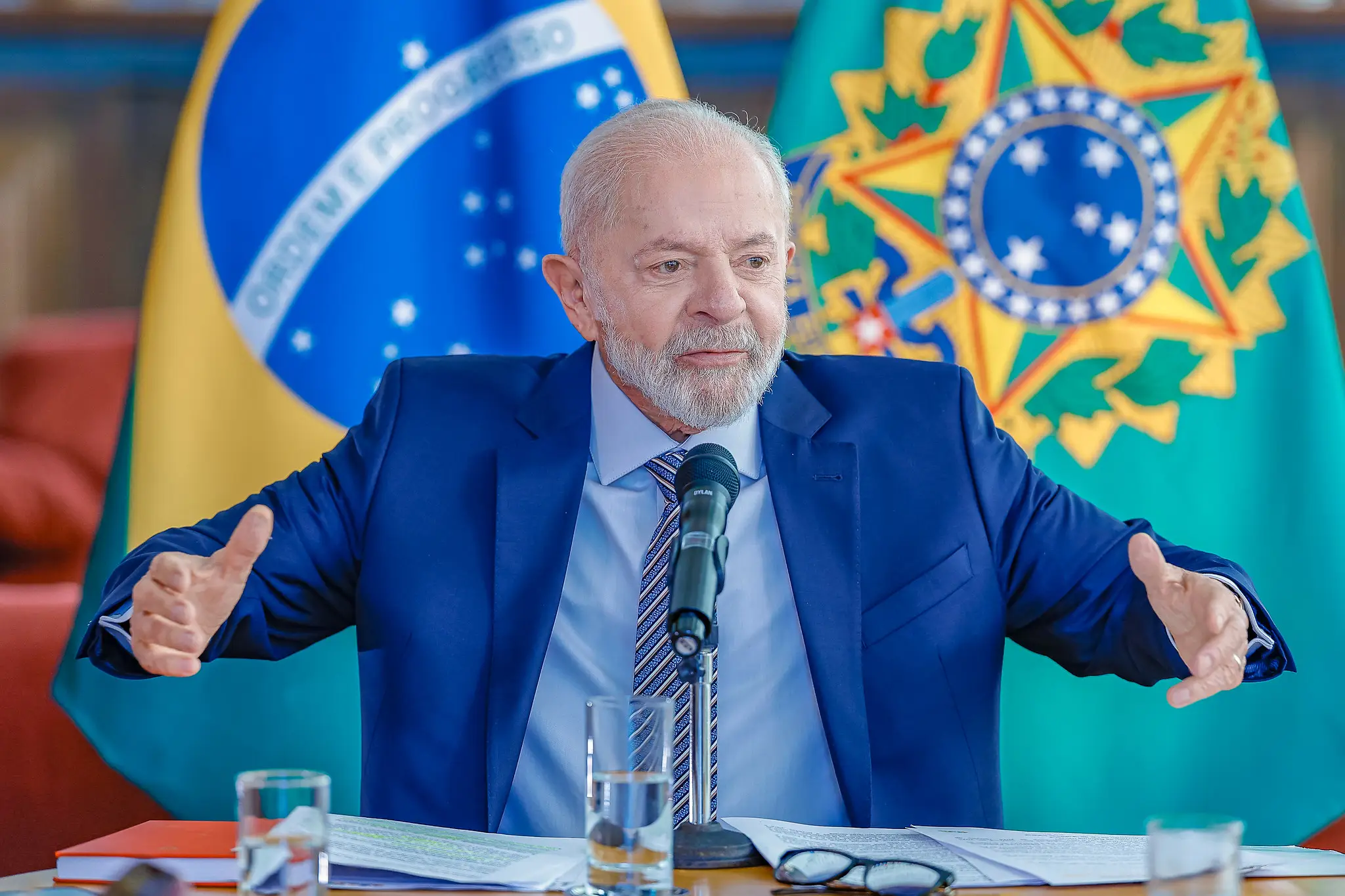 Lula em discurso: Liderança e Diálogo Institucional