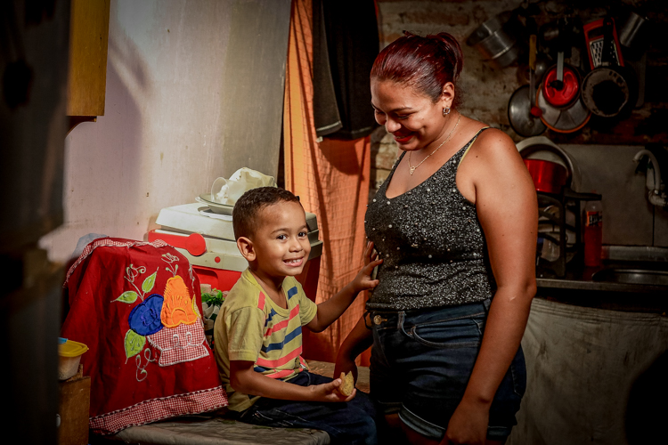 Amor Materno e Infância em Casa