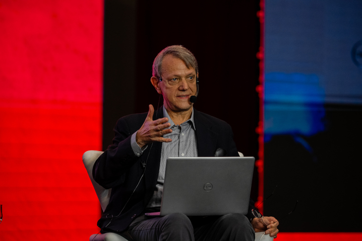 Especialista em Conferência: Diálogo e Tecnologia