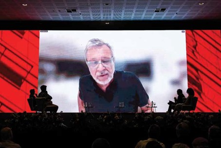 Conferência Digital: Palestrante em Vídeo para Plateia Atenta