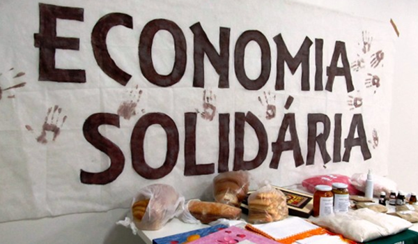 Economia Solidária: Exposição de Produtos Artesanais e Cooperação
